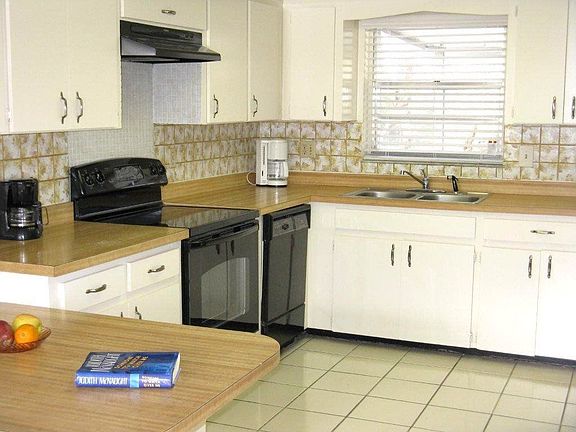 Kitchen & counter 2 fam