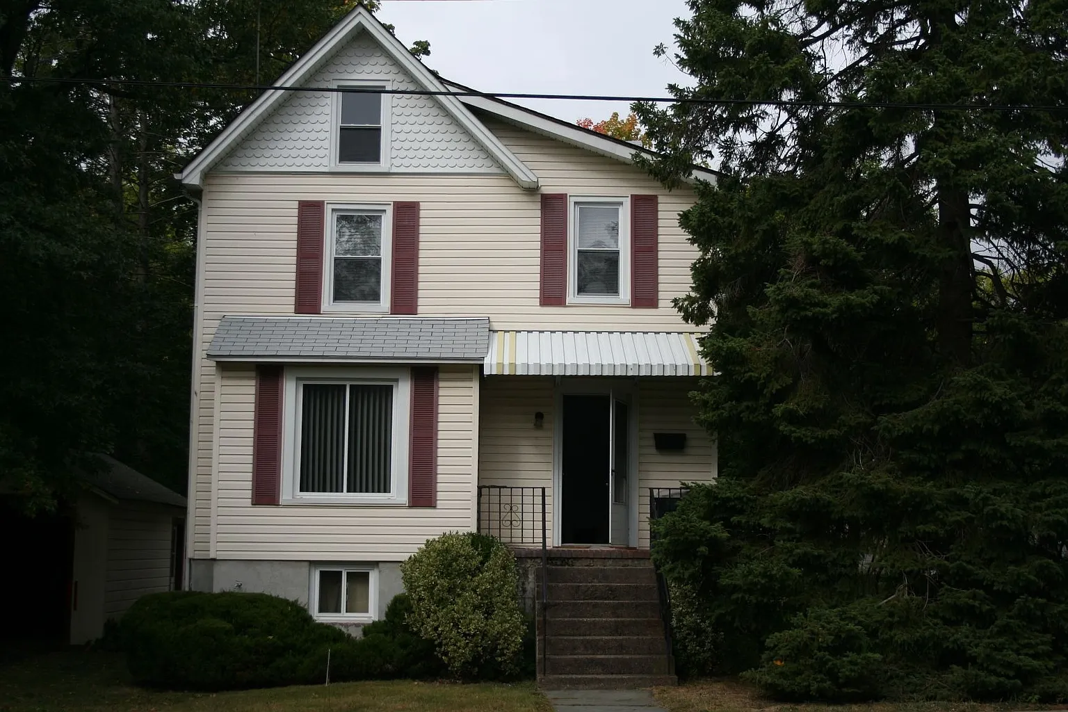 8 Spring St photo 1