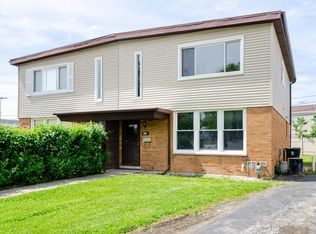 9162 Barberry Ln, Des Plaines, IL 60016