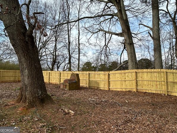 22 Edgewood Dr, Carrollton, GA 30116