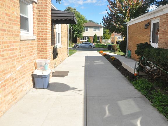 4th image of 9436 Lorel Ave
