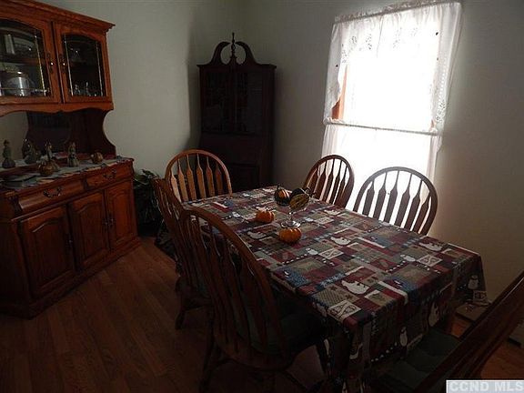 4th image of 61 Cedar Ln
