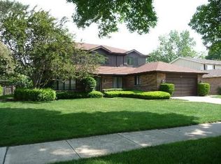 2430 Asbury Rd, Northbrook, IL 60062