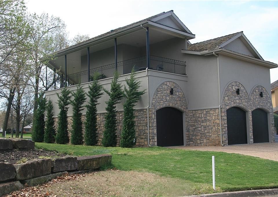 1st image of 6 S Clubhouse Dr