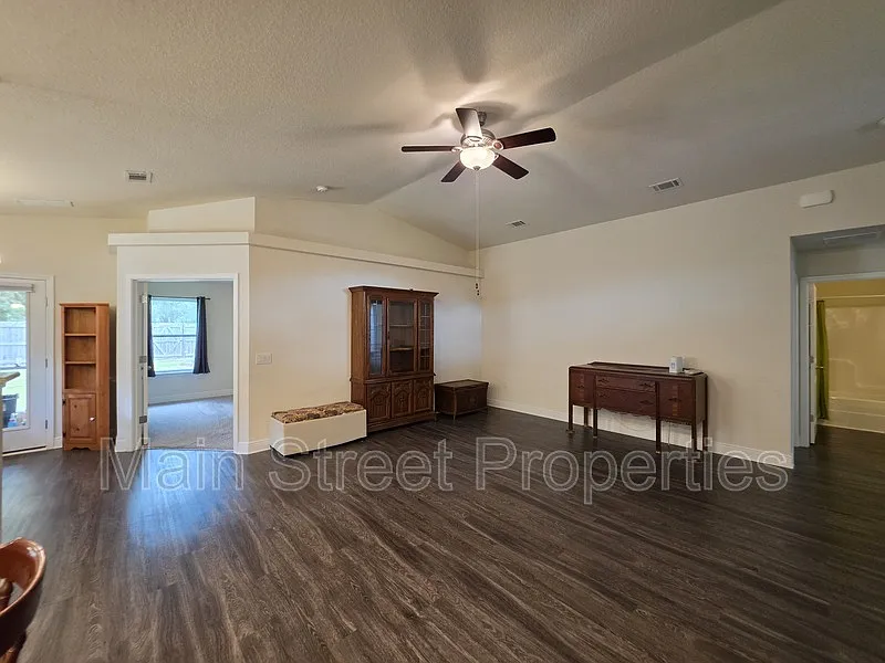 3 bed, 2.0 bath, 1473 sqft, $1,950 — Photo 2