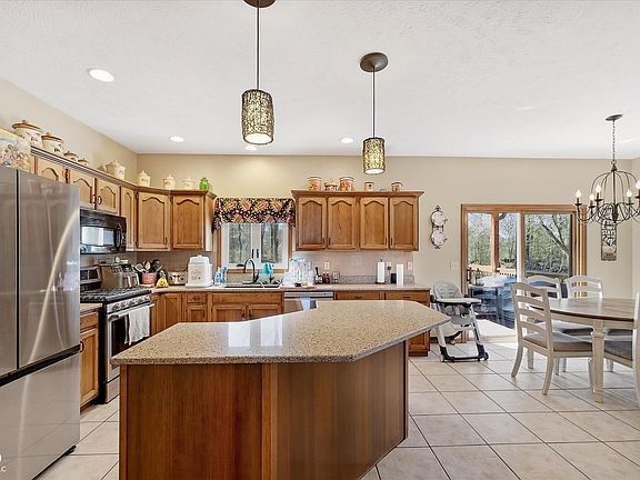 4th image of 2405 Sunderland Dr