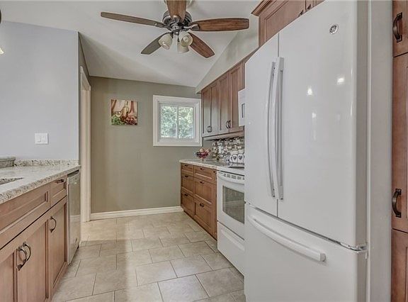 3rd image of 59 Church St S