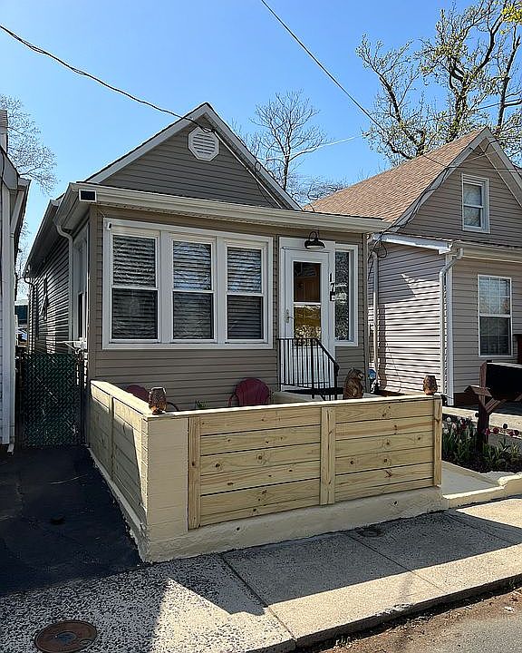 1st image of 17 Walters St
