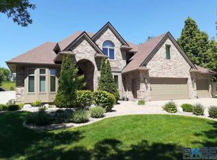 2600 E Slaten Park Cir, Sioux Falls, SD 57103