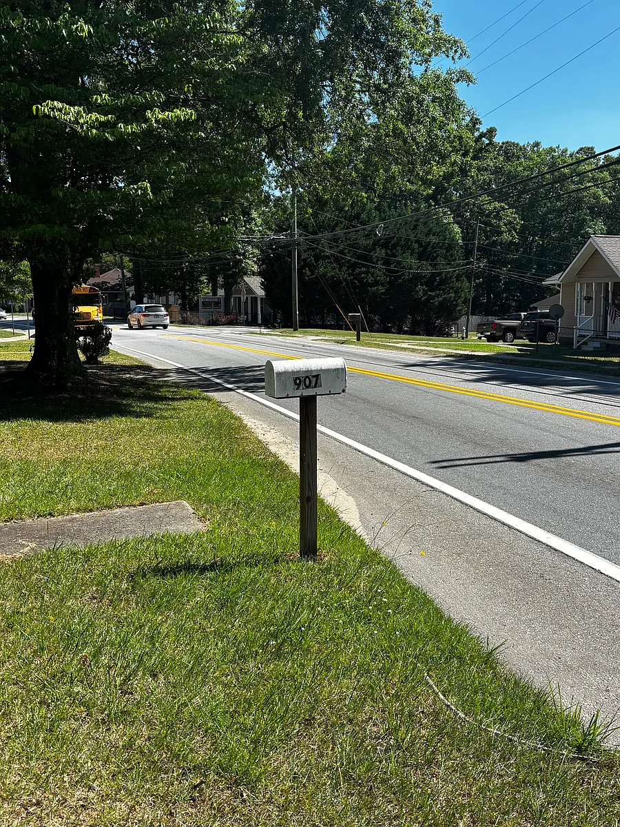 Building Photo - 907 S Broad St
