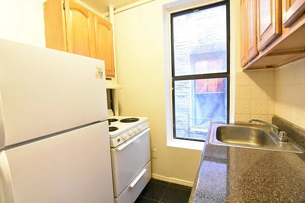 Rented by Clove Realty LLC | media 6