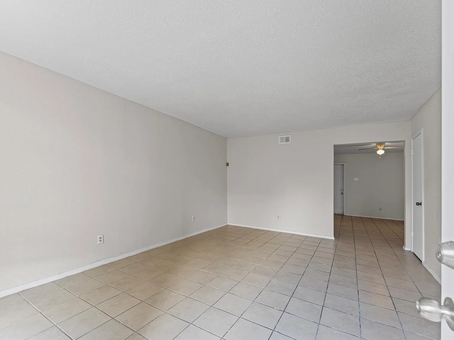 2 bed, 1.5 bath, 1352 sqft, $1,775 — Photo 3