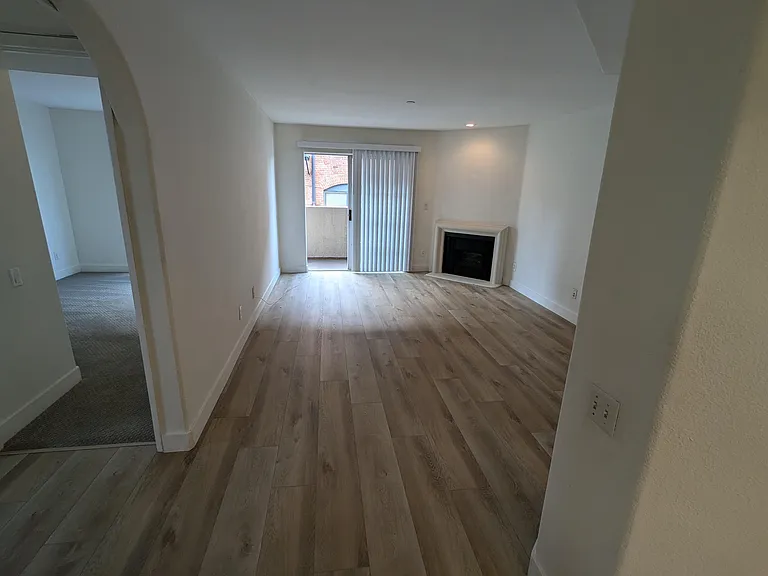 Cloverdale Luxury Apt — Photo 9