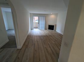 Cloverdale Luxury Apt