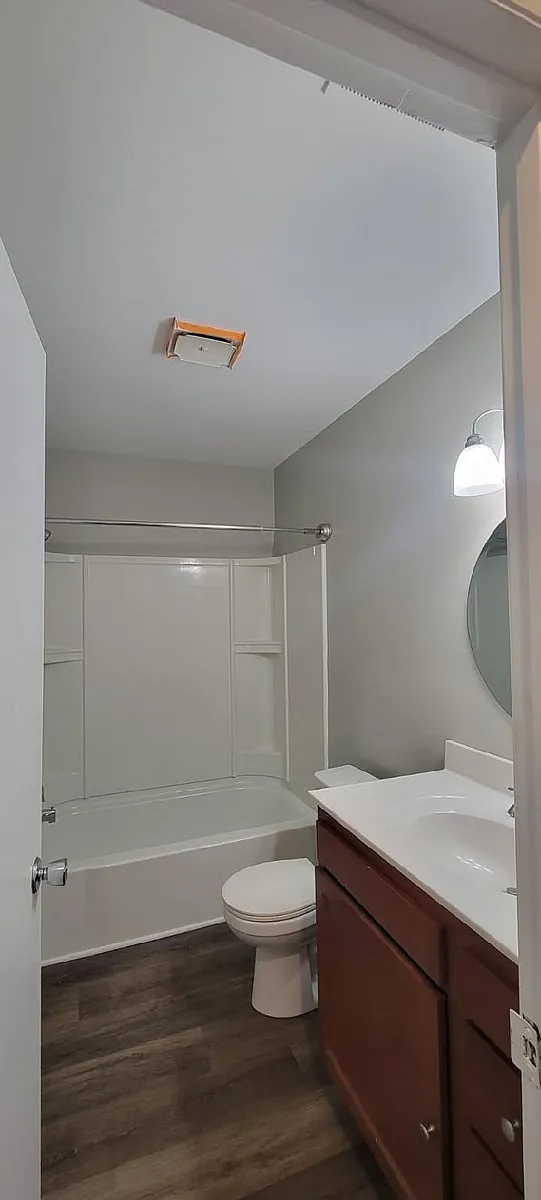 Building Photo - 111 Bowman Ave #5