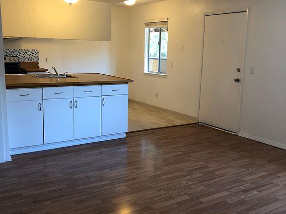 Open living room, dining & kitchen floor plan