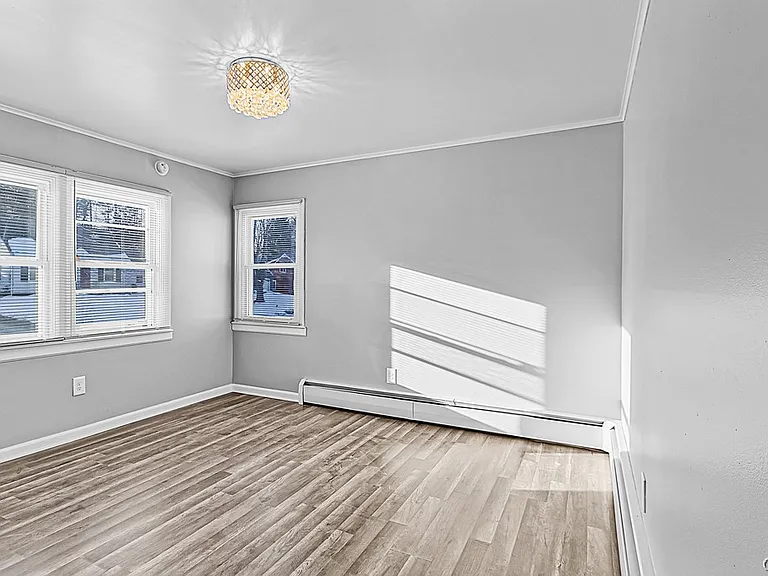 11 Winmar Cres — Photo 38