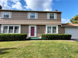 23 Lookout View Rd, Fairport, NY 14450