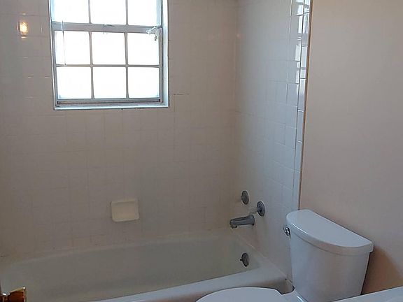 5th image of 258 Meadowview Dr #2 & 4