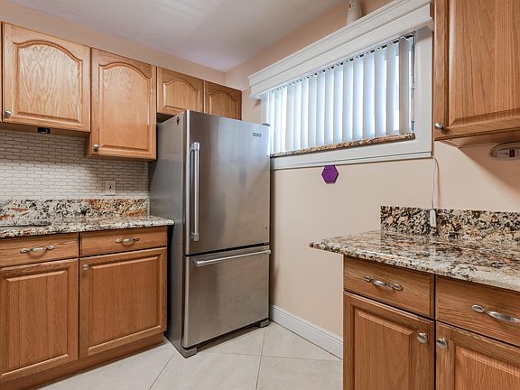 5th image of 2856 Garden Dr S APT 301