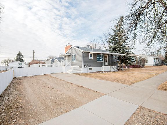 3rd image of 1060 Boulevard Ave