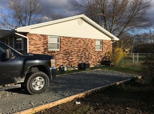 811 Bell Dr, Farmington, MO 63640
