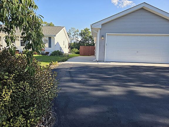 2nd image of 638 Angelica Ln