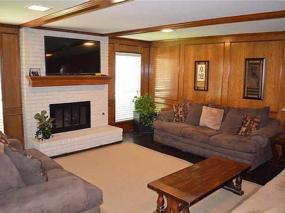 3rd image of 2905 Newport Cir
