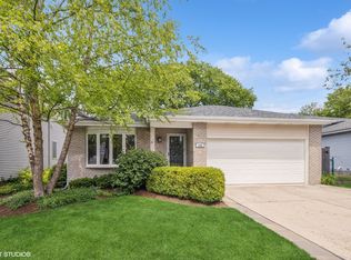 569 W Armitage Ave, Elmhurst, IL 60126