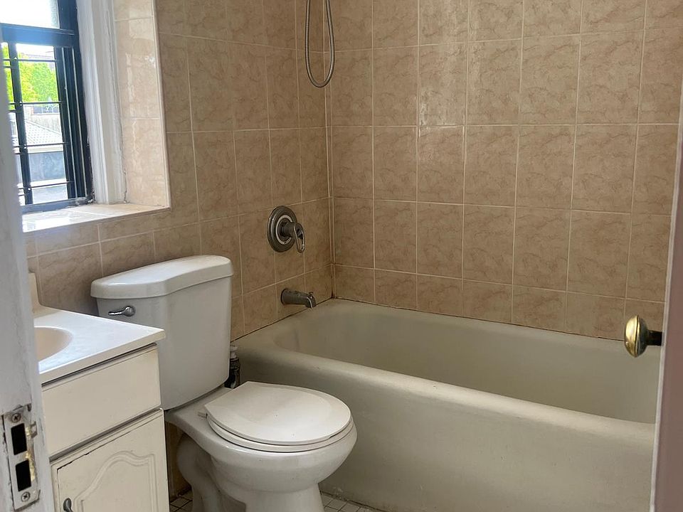 2nd image of 3318 Steuben Ave #3