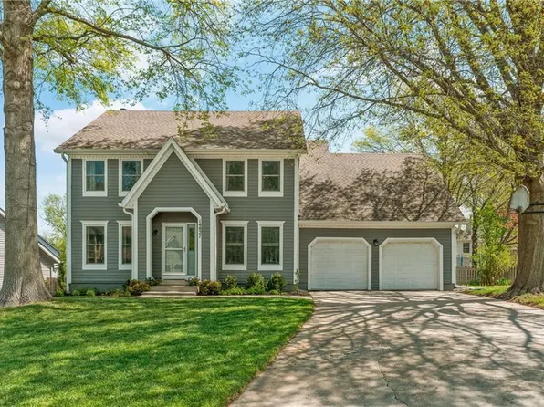 14827 S Navaho Dr, Olathe, KS 66062