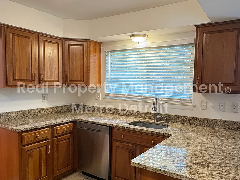 3028 Caswell Dr — Photo 9