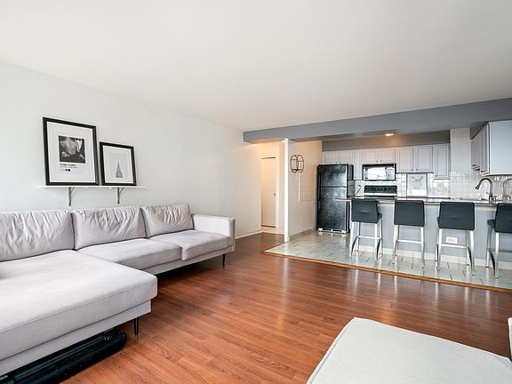 4th image of 6030 N Sheridan Rd APT 508