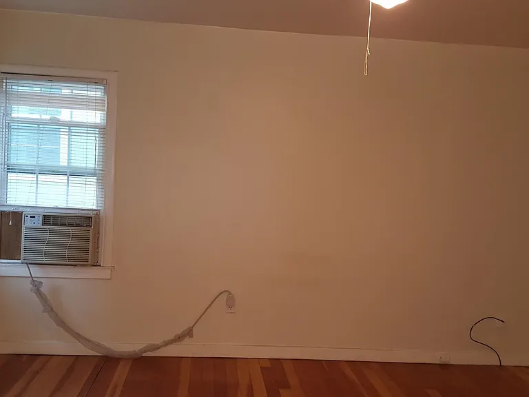 627 Rose Ave #4 — Photo 4