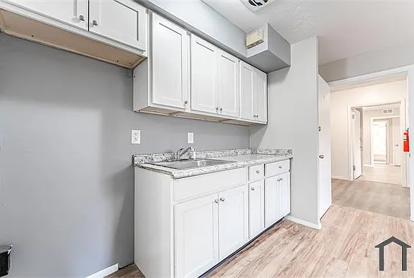 14918 Milverton Rd #3 — Photo 7