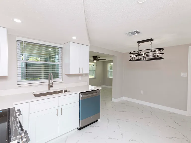 9026 Rainbow Ln — Photo 8