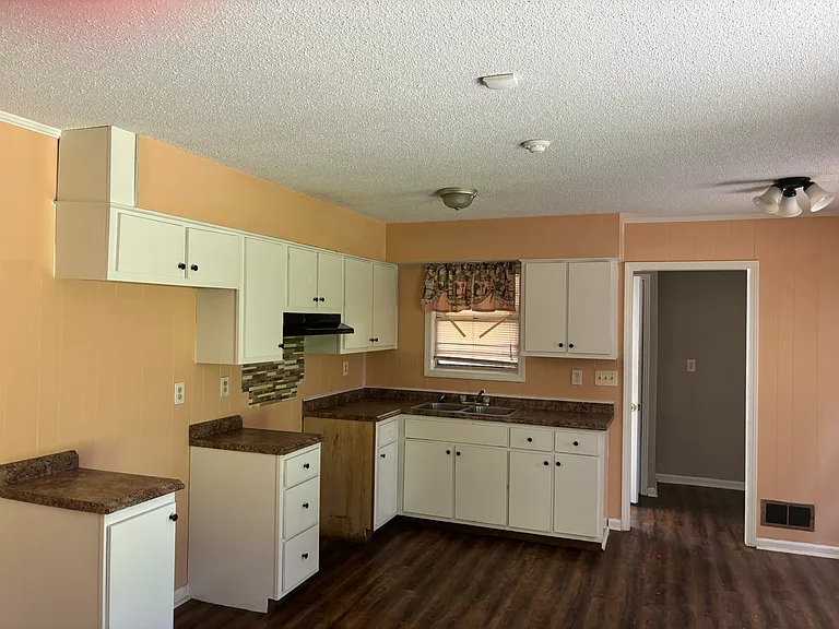 3292 Keystone Ave — Photo 2