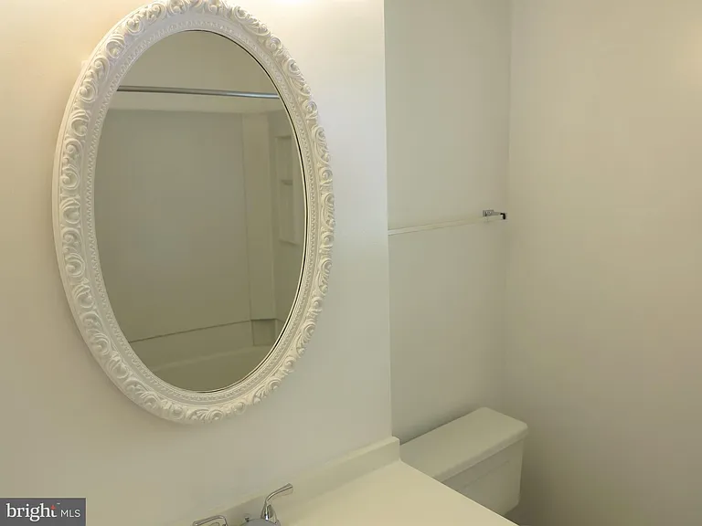 8406 Woodford Ct — Photo 37