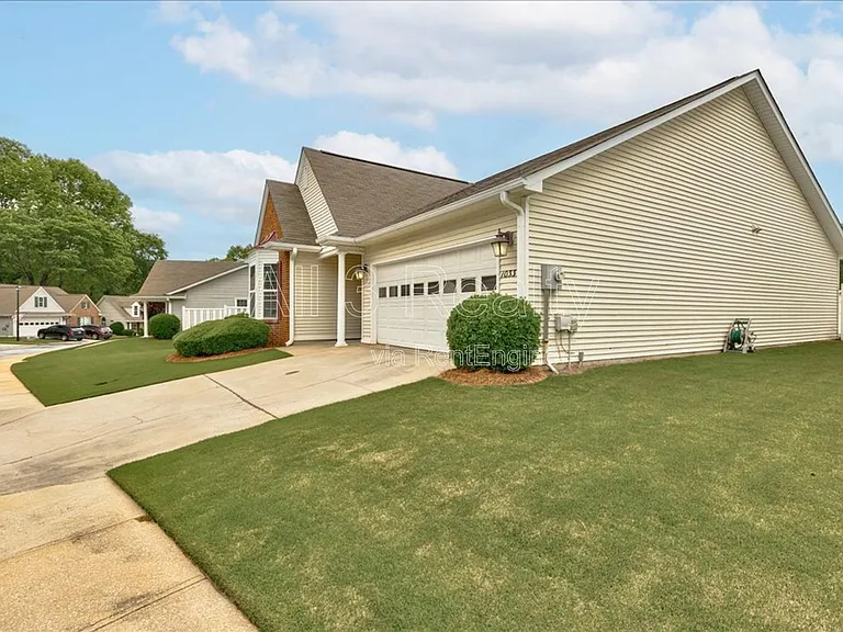 1033 Pinehurst Dr — Photo 3