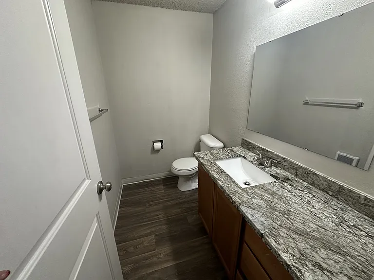Bridgeport 9 Townhomes — Photo 30