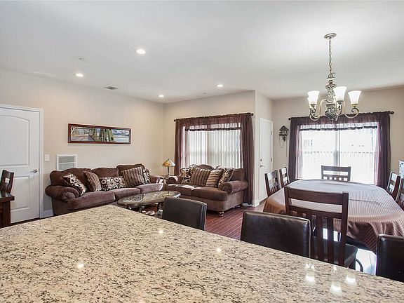 4th image of 10 Lager Ln
