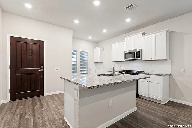 4 bed, 2.5 bath, 2021 sqft, $1,900 — Photo 2