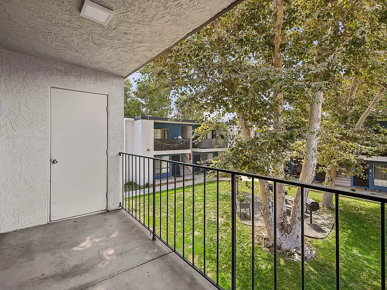 Valle at 9151 Kenwood — Photo 17