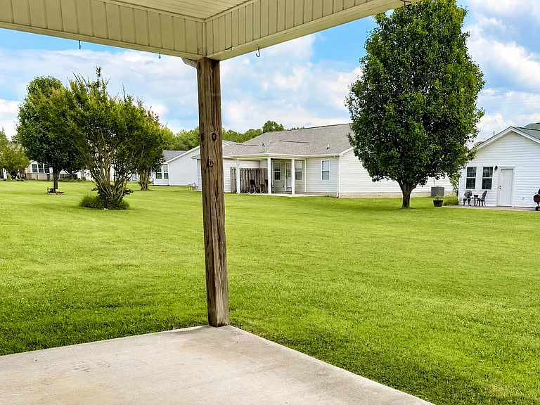 304 Flagstone Dr — Photo 3