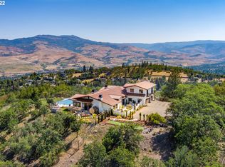 1001 Strawberry Ln, Ashland, OR 97520