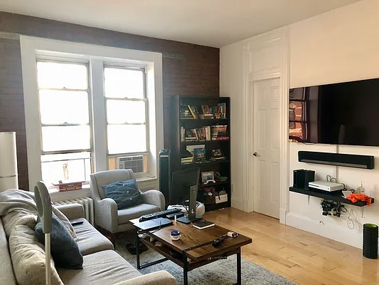 Rented by LJ Sloane Management | media 18