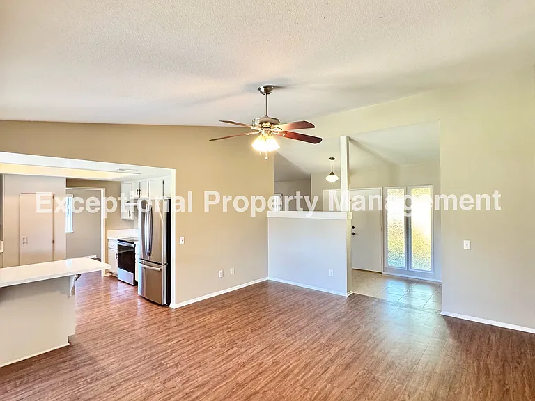 834 W 16th St — Photo 6