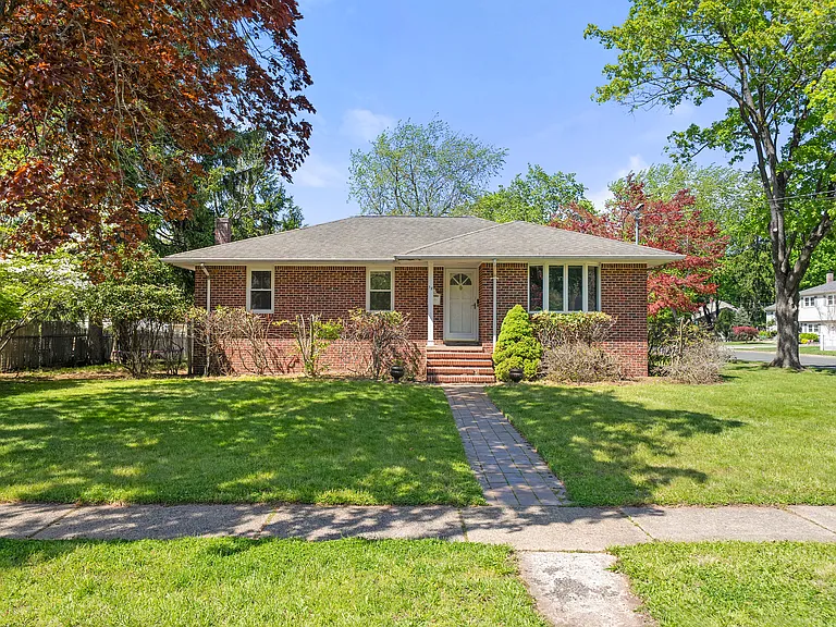 38 Carlson Ct — Photo 3