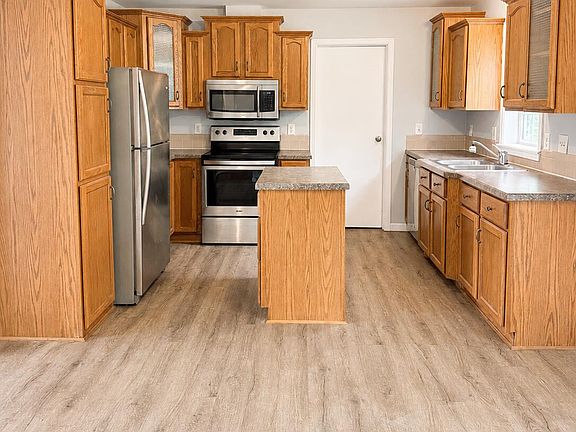 3rd image of 28 Furbush Road