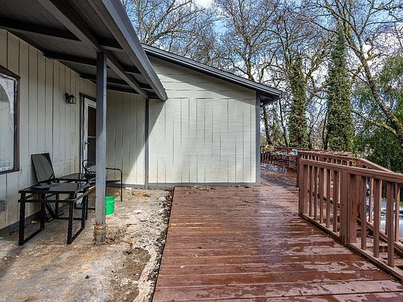 4th image of 370 Jefferson Lane